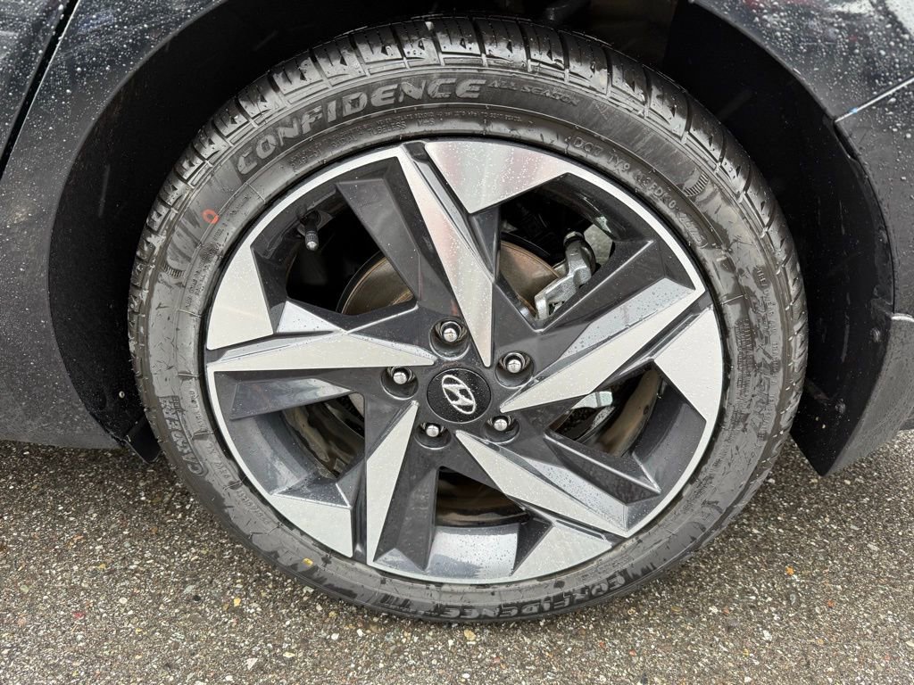 Used 2023 Hyundai Elantra Limited w/ Winter Weather Package image 31