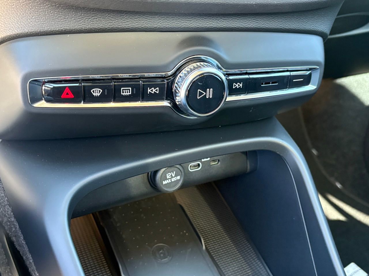 New 2026 Volvo XC40 B4 Core image 15