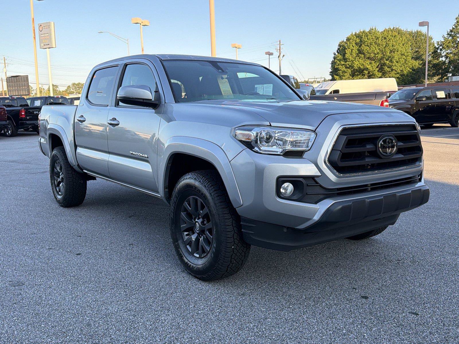 Used 2022 Toyota Tacoma SR5 w/ Technology Package RWD image 4