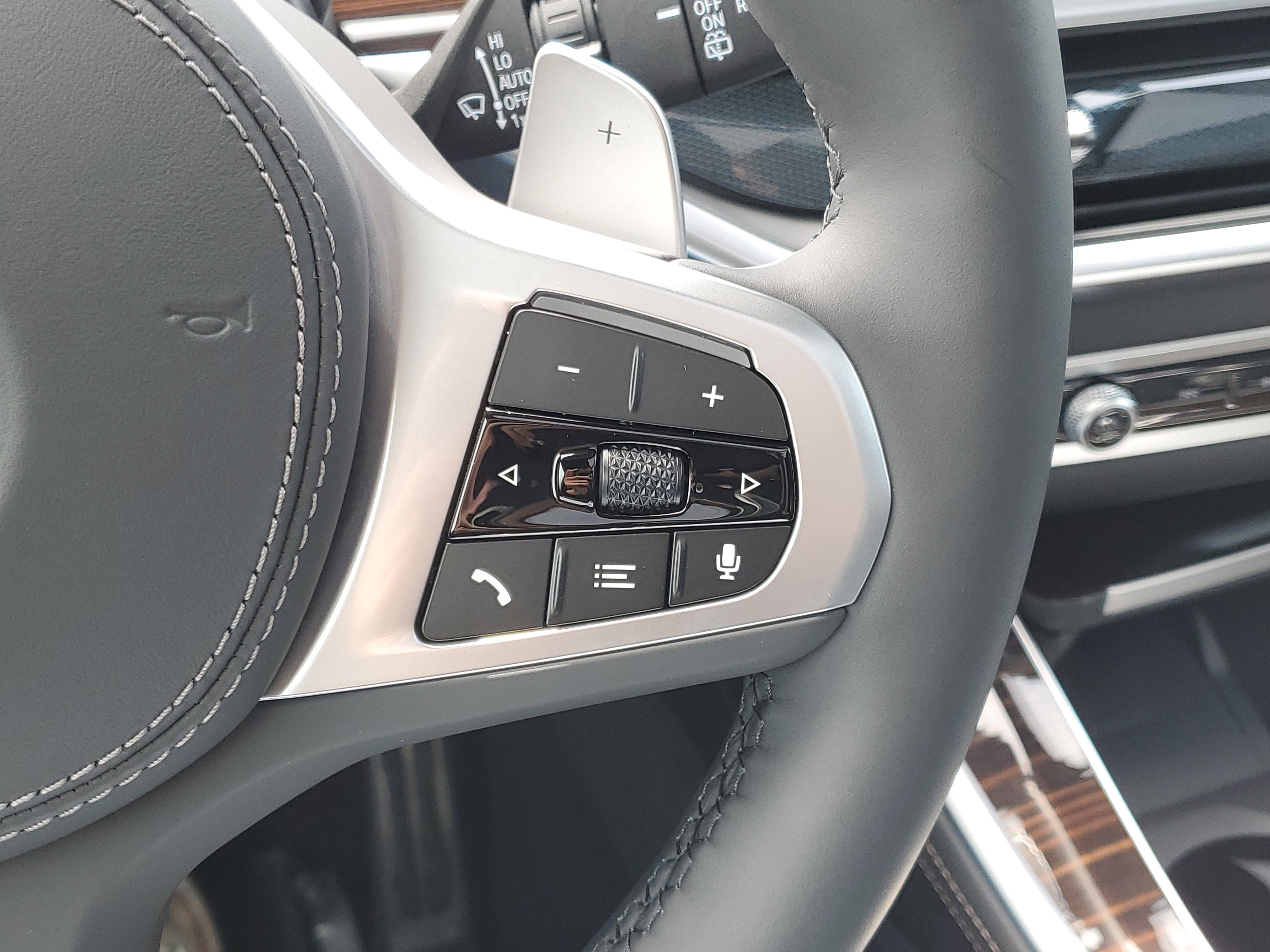 New 2026 BMW X5 xDrive40i w/ M Sport Package AWD/4WD image 12