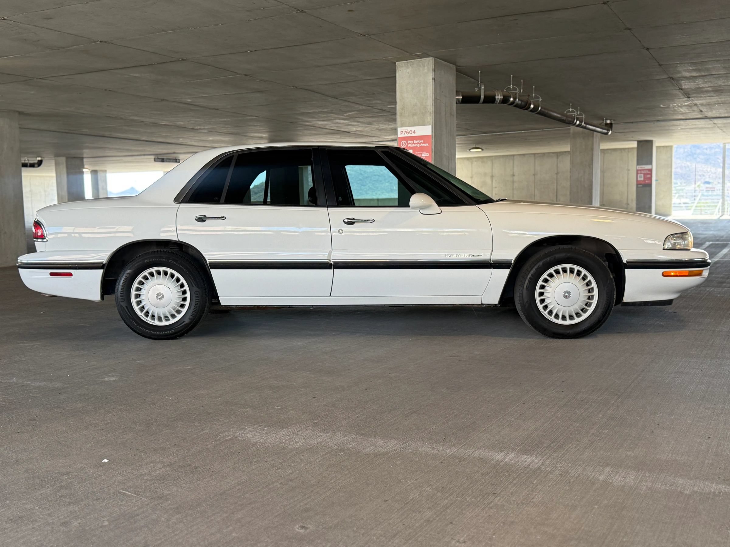 Used 1999 Buick Le Sabre Custom w/ Headliner Lighting Pkg FWD image 16
