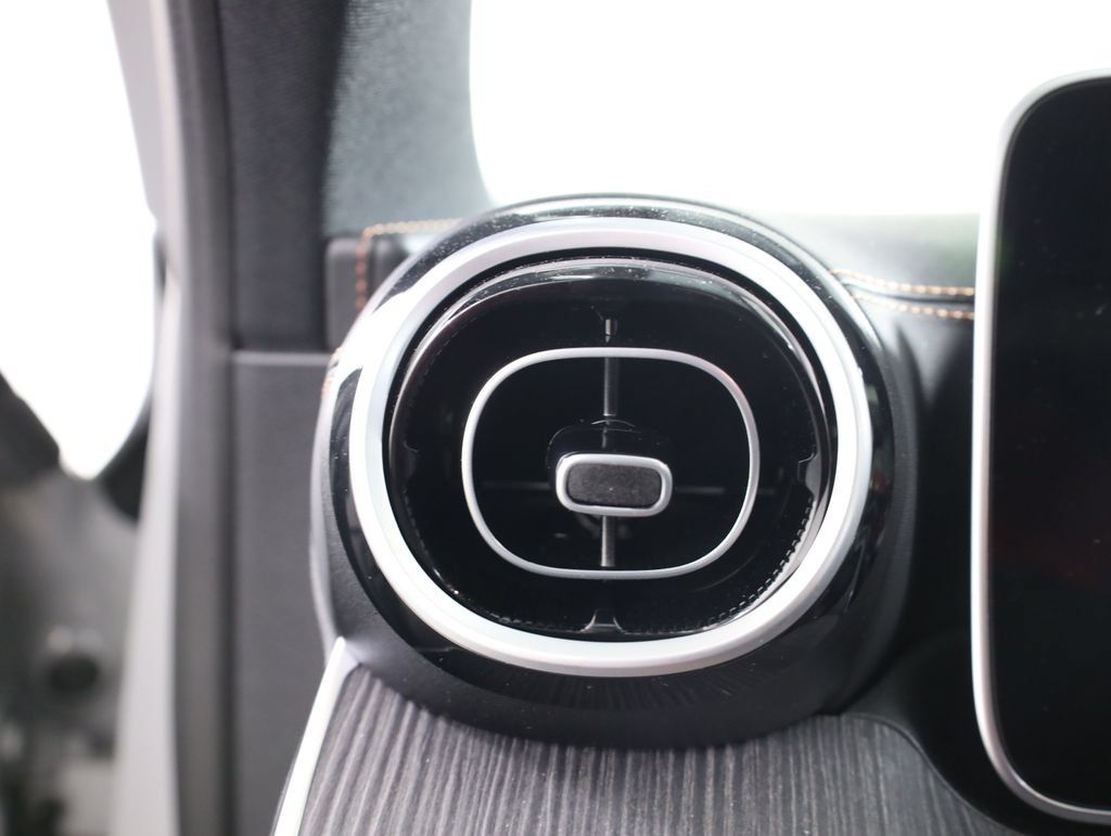 Certified 2026 Mercedes-Benz C 300 4MATIC Sedan image 9