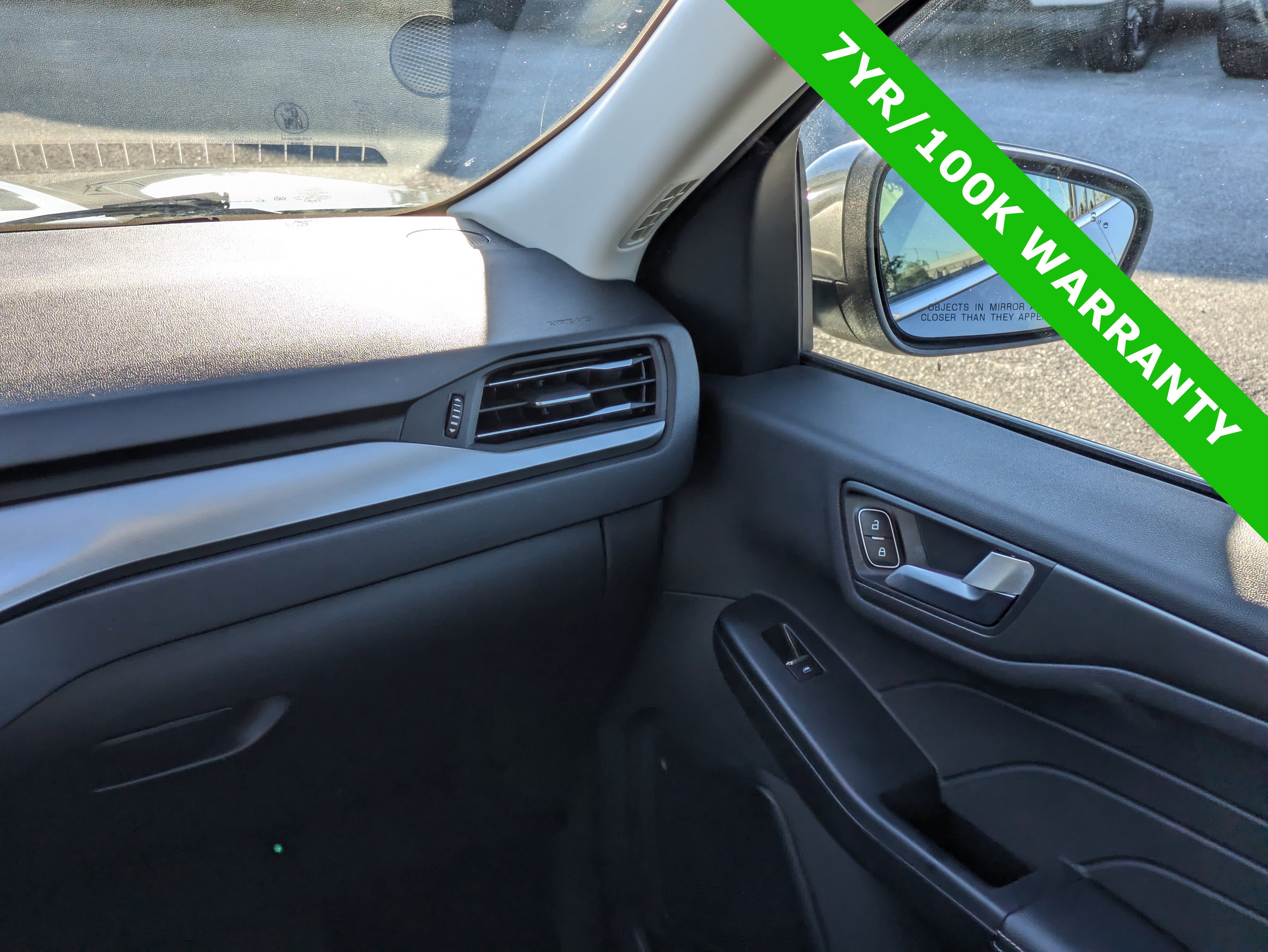 Certified 2025 Ford Escape PHEV image 18