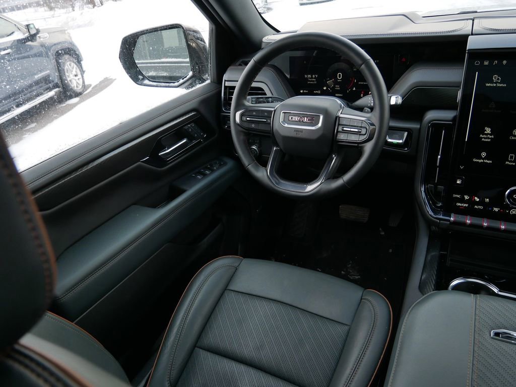 Used 2025 GMC Yukon XL AT4 AWD/4WD image 18