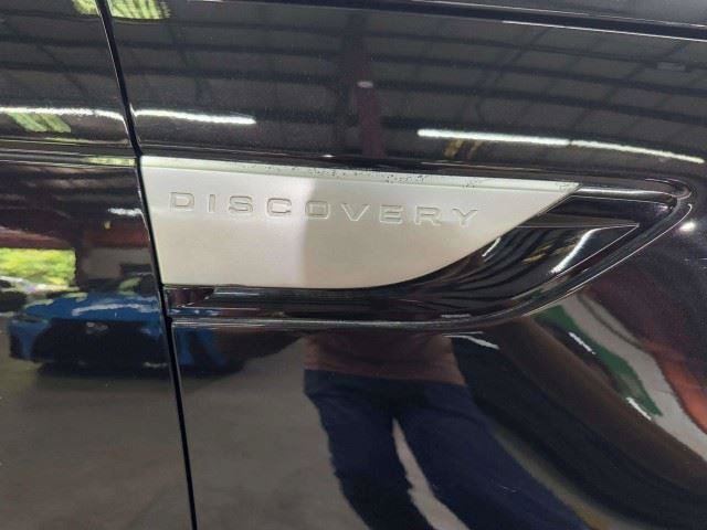 Used 2017 Land Rover Discovery HSE AWD/4WD image 18