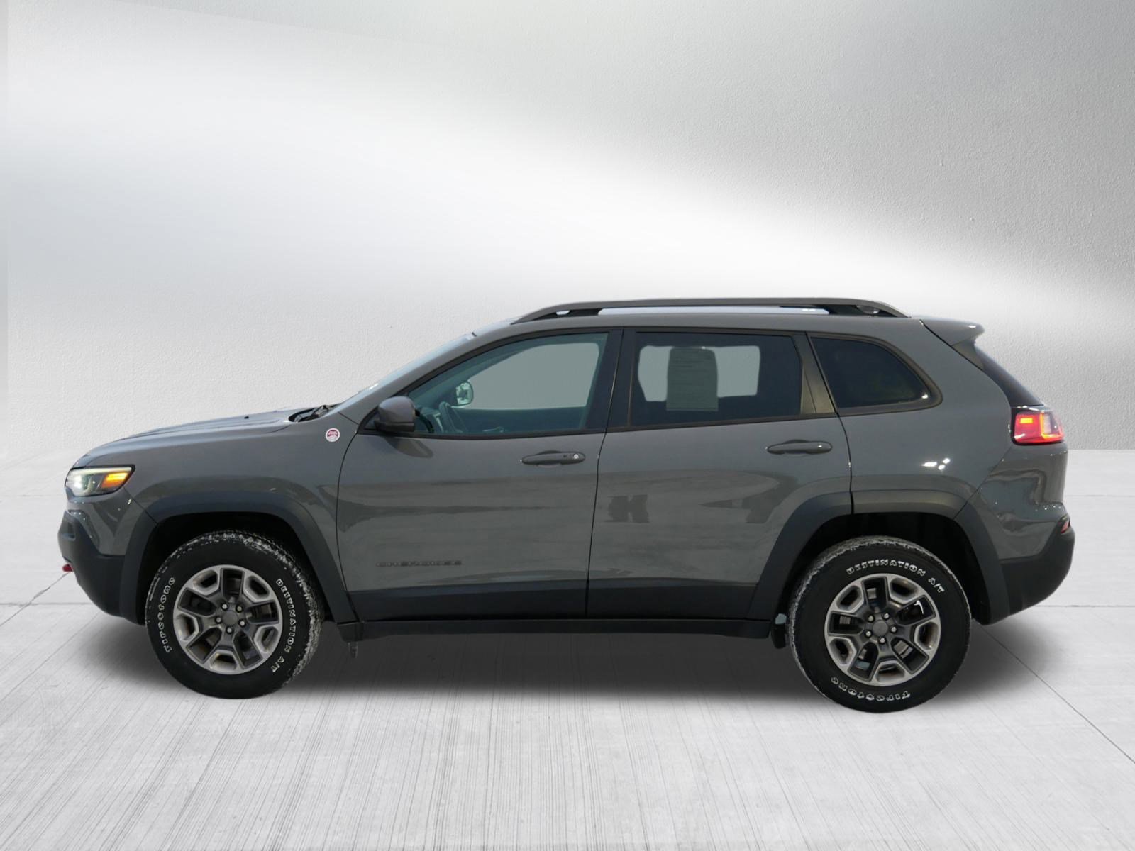 Used 2019 Jeep Cherokee Trailhawk w/ Cold Weather Group image 4