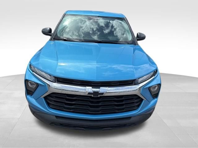 Used 2025 Chevrolet TrailBlazer LS w/ LS Convenience Package FWD image 3