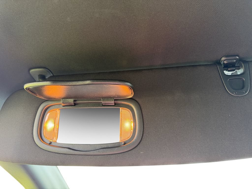 Used 2025 Chrysler Pacifica Select FWD image 19