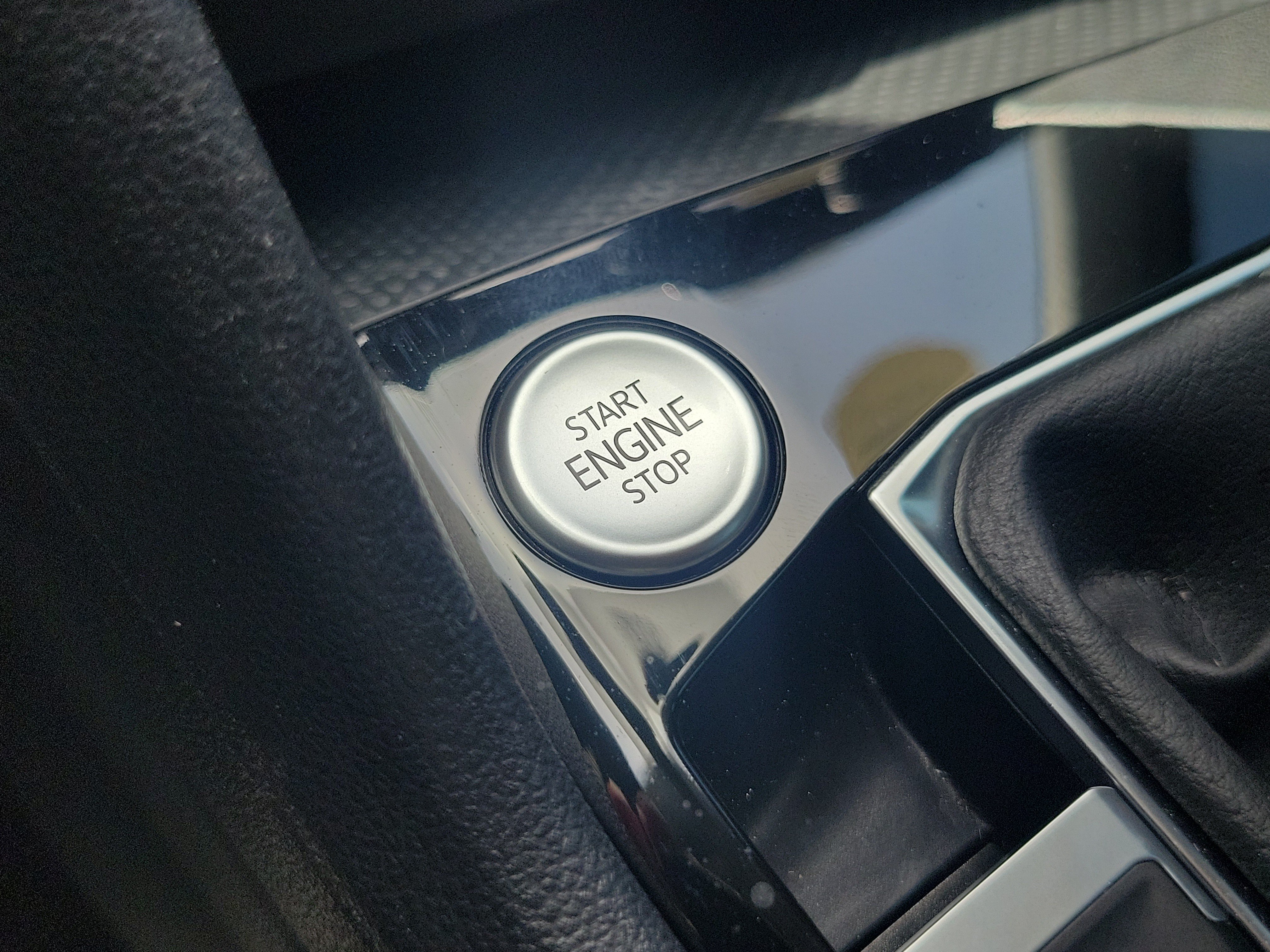 Certified 2024 Volkswagen Taos S FWD image 30