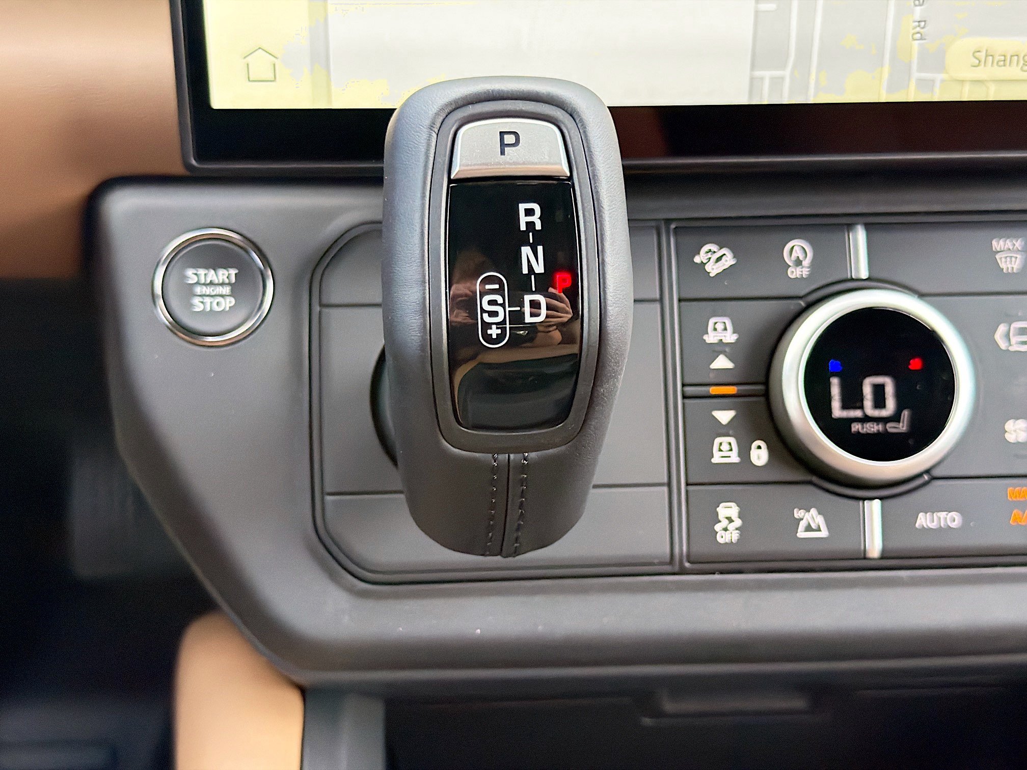 New 2026 Land Rover Defender 130 X-Dynamic SE AWD/4WD image 30