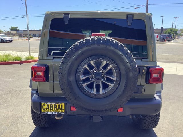 New 2025 Jeep Wrangler Unlimited Rubicon 392 image 31