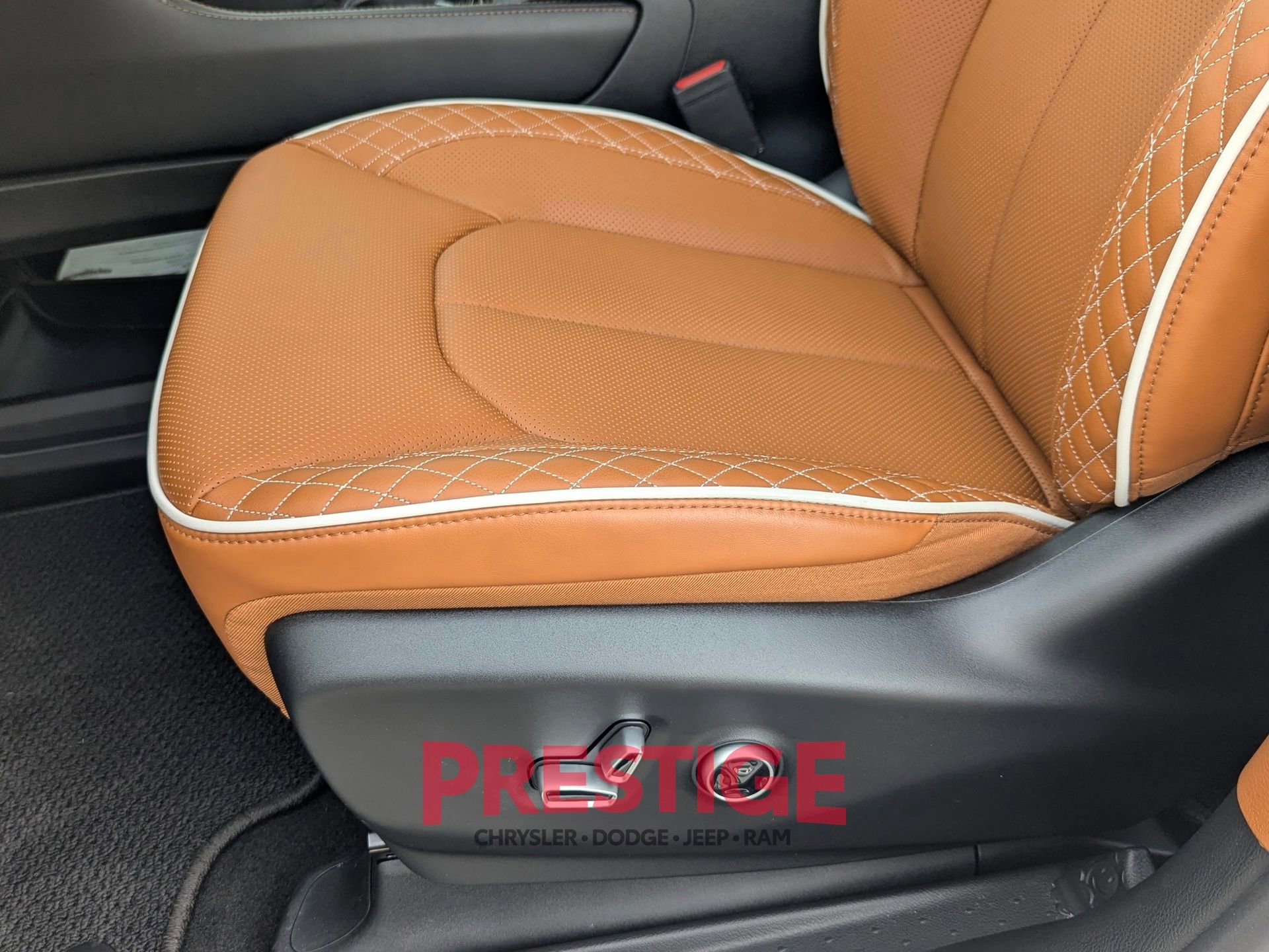 New 2026 Chrysler Pacifica Pinnacle w/ Trailer Tow Group AWD/4WD image 24