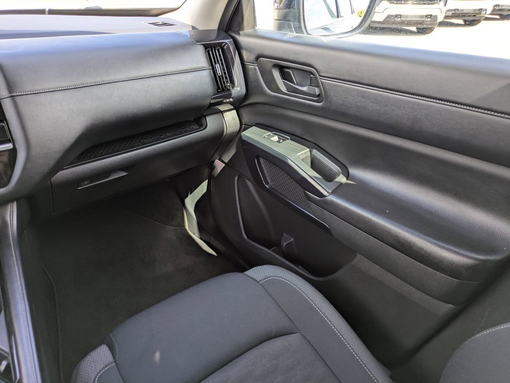 Used 2024 Nissan Pathfinder SV image 18