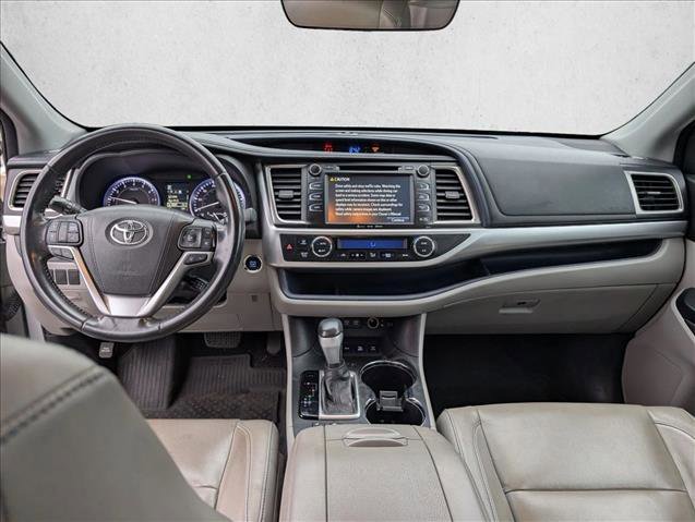 Used 2017 Toyota Highlander XLE image 16