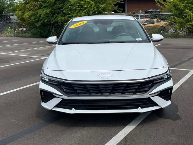 Used 2024 Hyundai Elantra SE image 2
