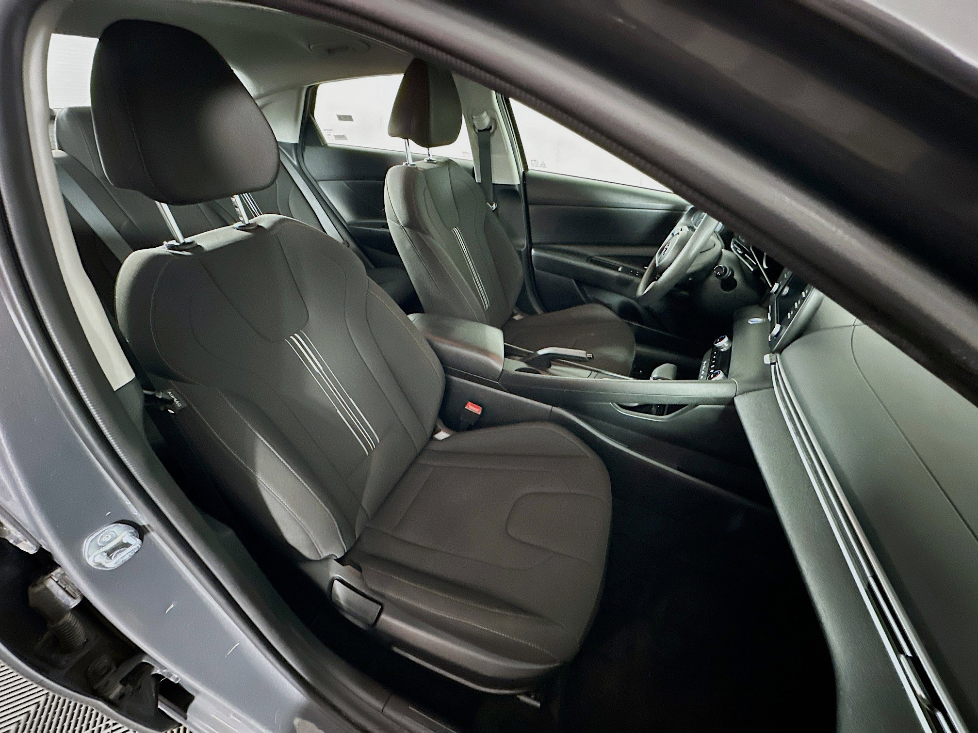 Used 2023 Hyundai Elantra SEL image 30