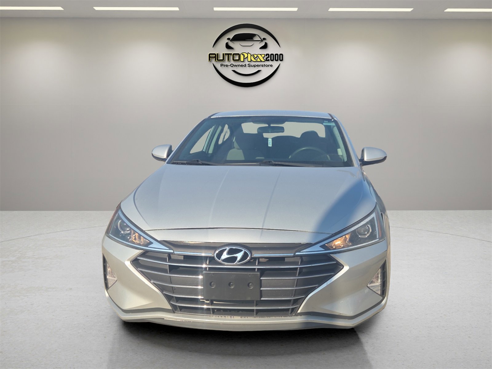 Used 2019 Hyundai Elantra SE image 2