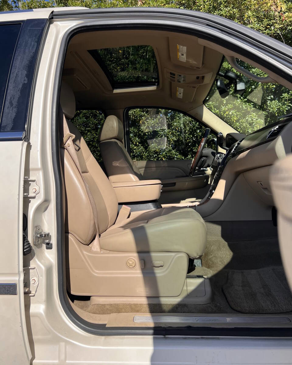 Used 2009 Cadillac Escalade ESV 2WD image 18