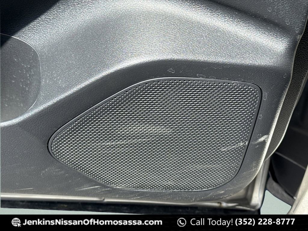 Used 2025 Nissan Rogue Platinum w/ Tech Package image 32