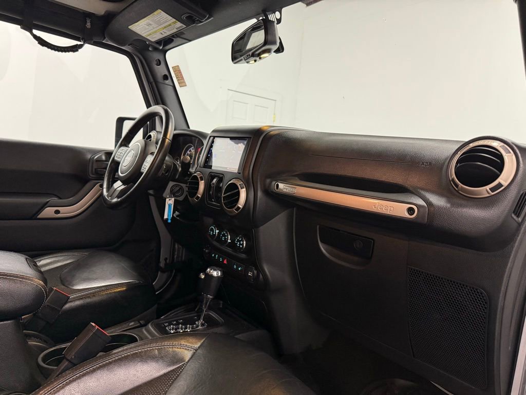 Used 2017 Jeep Wrangler Unlimited Sahara image 14