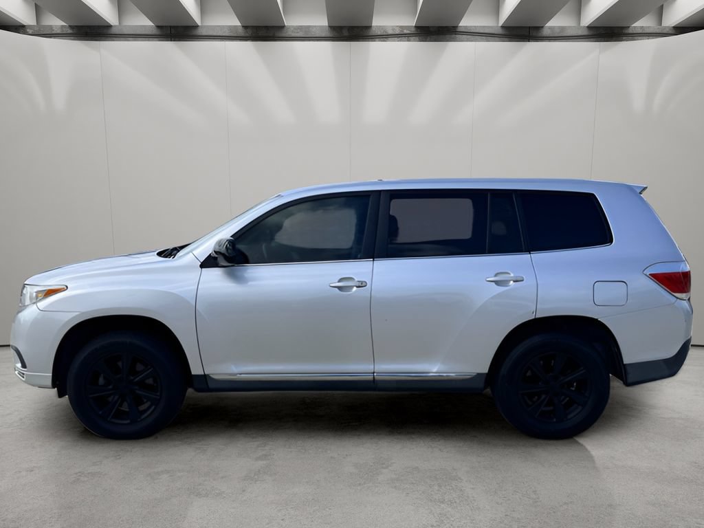 Used 2013 Toyota Highlander FWD image 2
