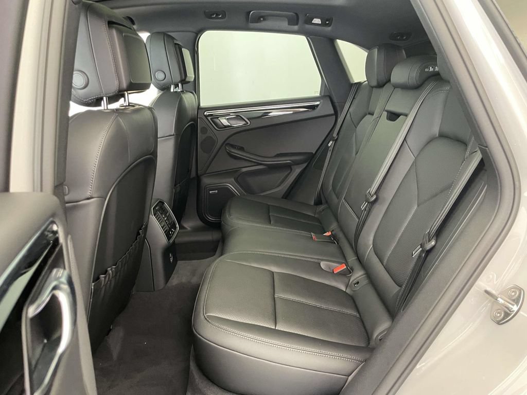 New 2026 Porsche Macan AWD/4WD image 18