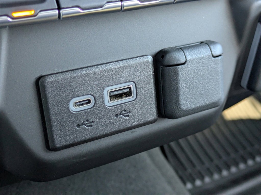 Used 2025 Chevrolet Silverado 1500 Custom image 23