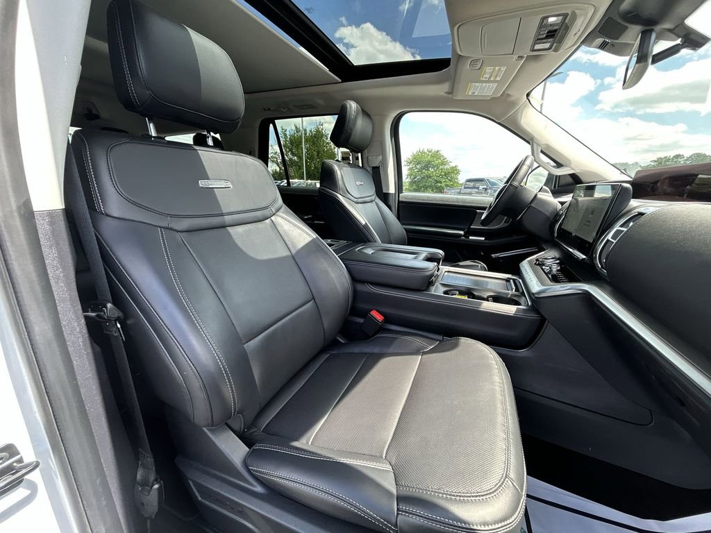 Used 2025 Ford Expedition Platinum AWD/4WD image 32