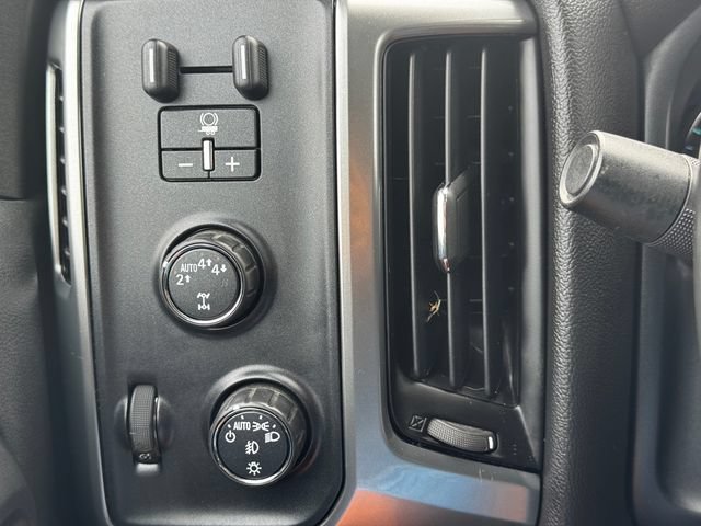 Used 2017 Chevrolet Silverado 1500 LT w/ Midnight Edition AWD/4WD image 23