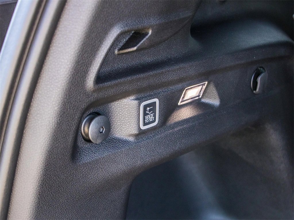 Used 2025 Jeep Grand Cherokee L Altitude image 11