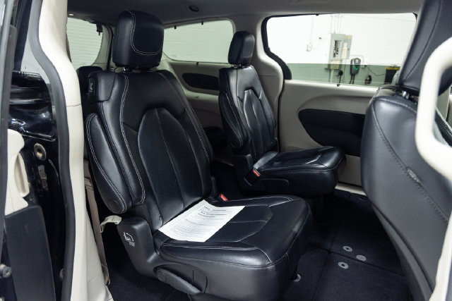 Used 2022 Chrysler Pacifica Touring-L FWD image 24