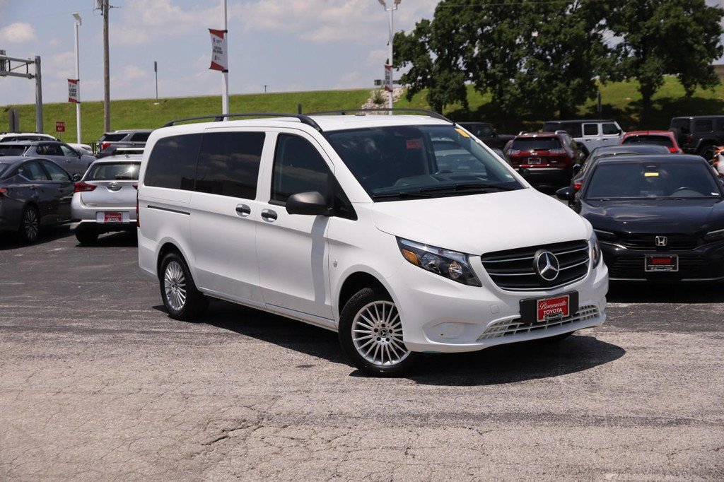 Used 2023 Mercedes-Benz Metris Passenger image 2