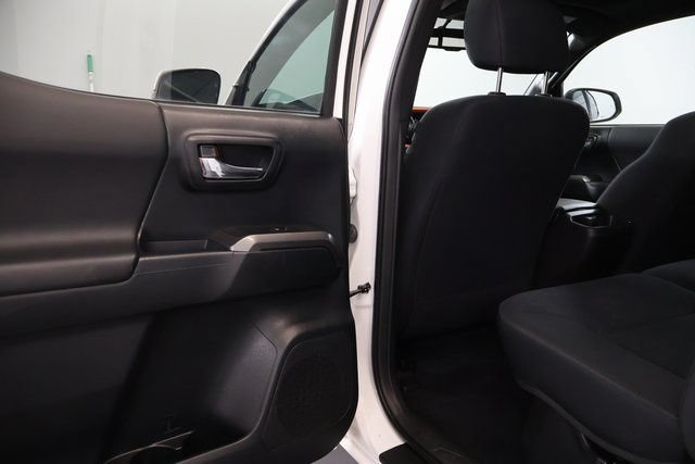 Used 2016 Toyota Tacoma TRD Off-Road w/ Premium & Technology Package AWD/4WD image 29