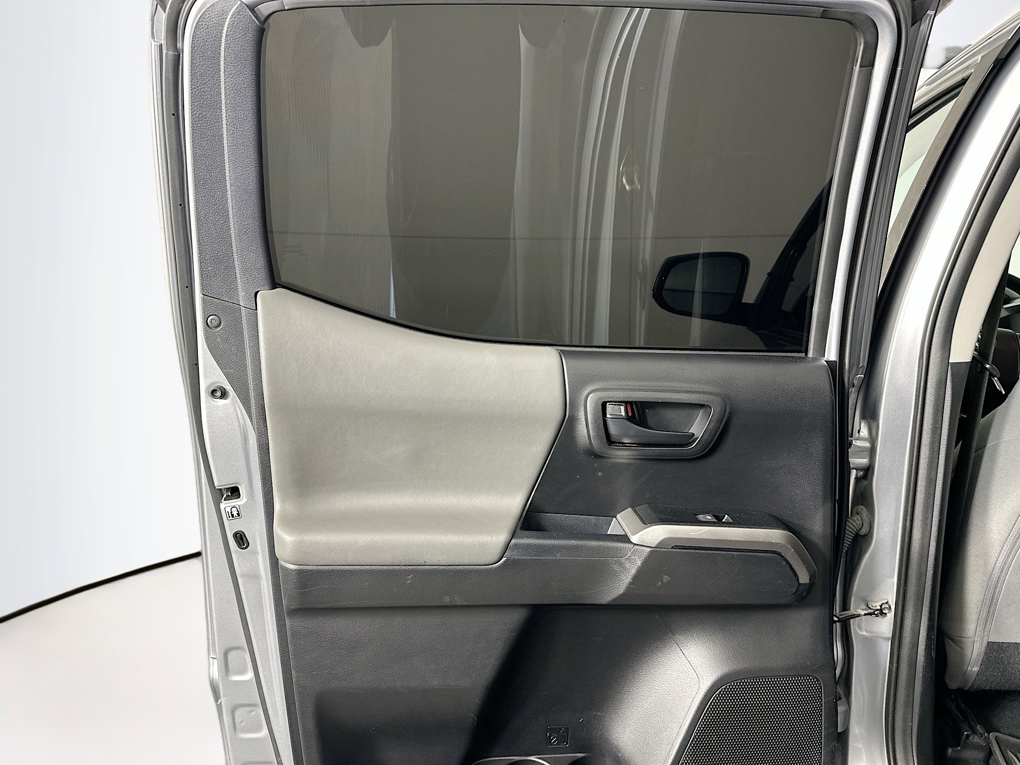 Used 2019 Toyota Tacoma SR5 RWD image 24