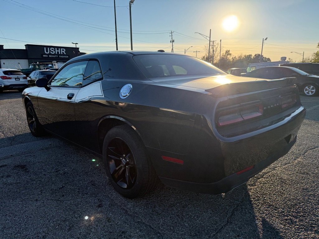 Used 2017 Dodge Challenger SXT image 6