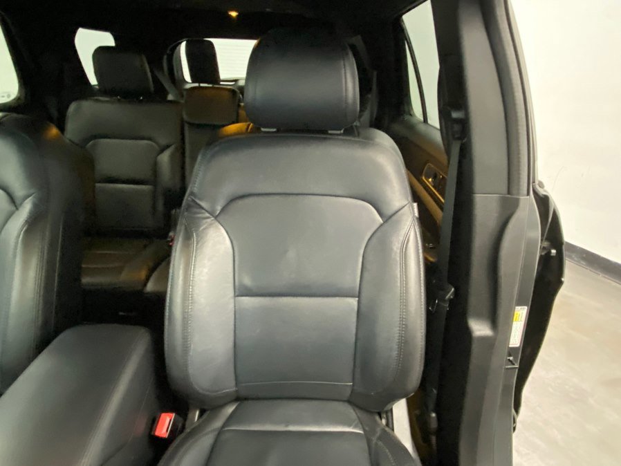 Used 2017 Ford Explorer XLT w/ Equipment Group 202A AWD/4WD image 21