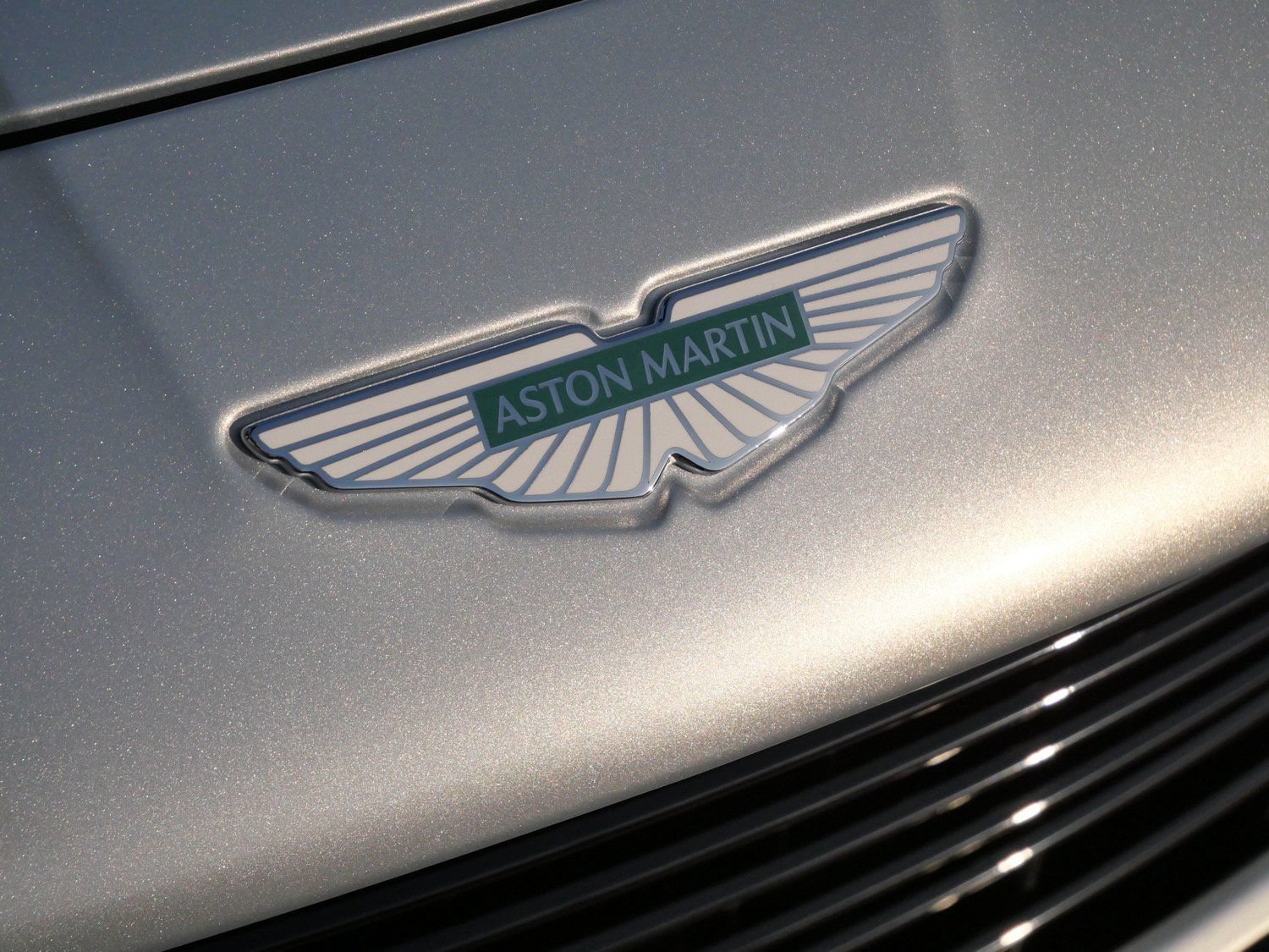 New 2026 Aston Martin Vanquish Convertible RWD image 16