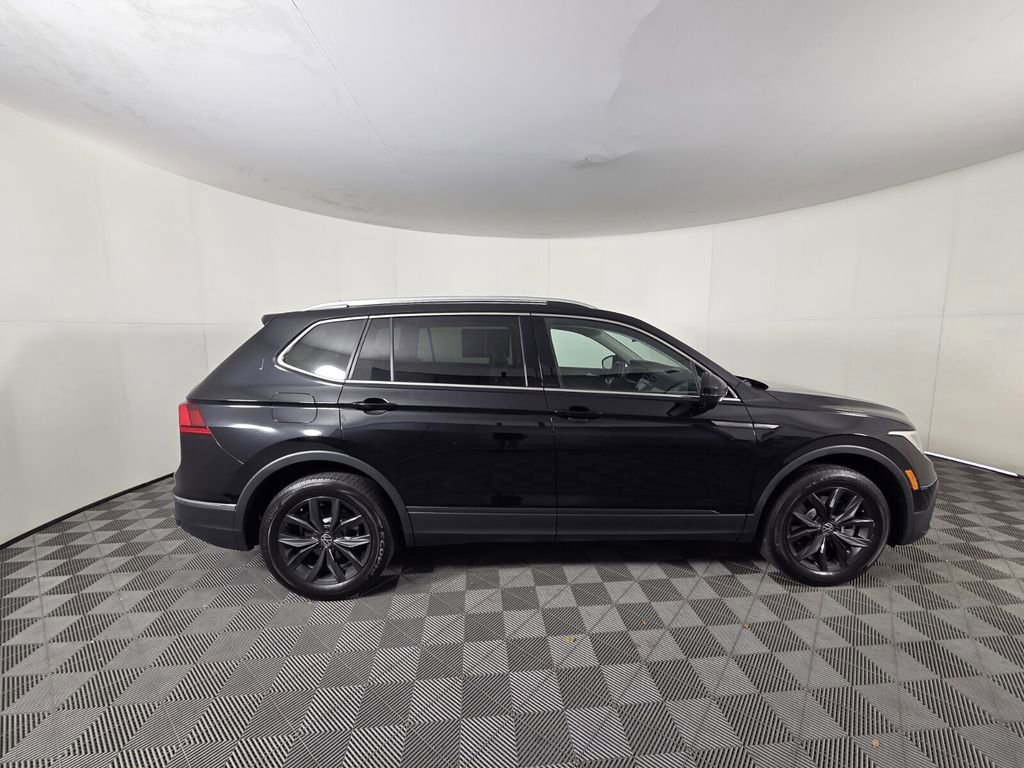 Used 2024 Volkswagen Tiguan SE image 4