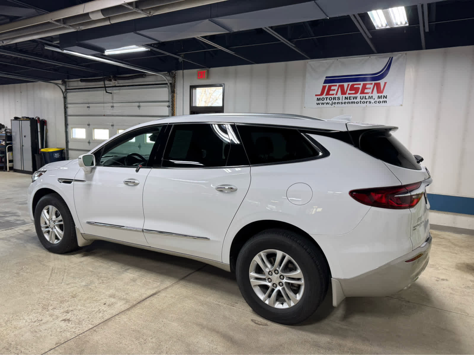 Used 2020 Buick Enclave Essence w/ Sound and Sites Package AWD/4WD image 6