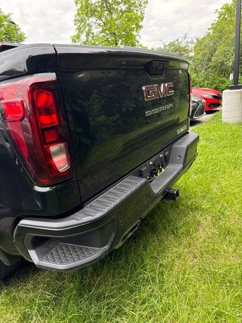 Used 2024 GMC Sierra 1500 Elevation w/ Elevation Premium Package AWD/4WD image 9