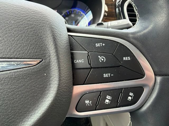 Used 2022 Chrysler Pacifica Limited FWD image 22