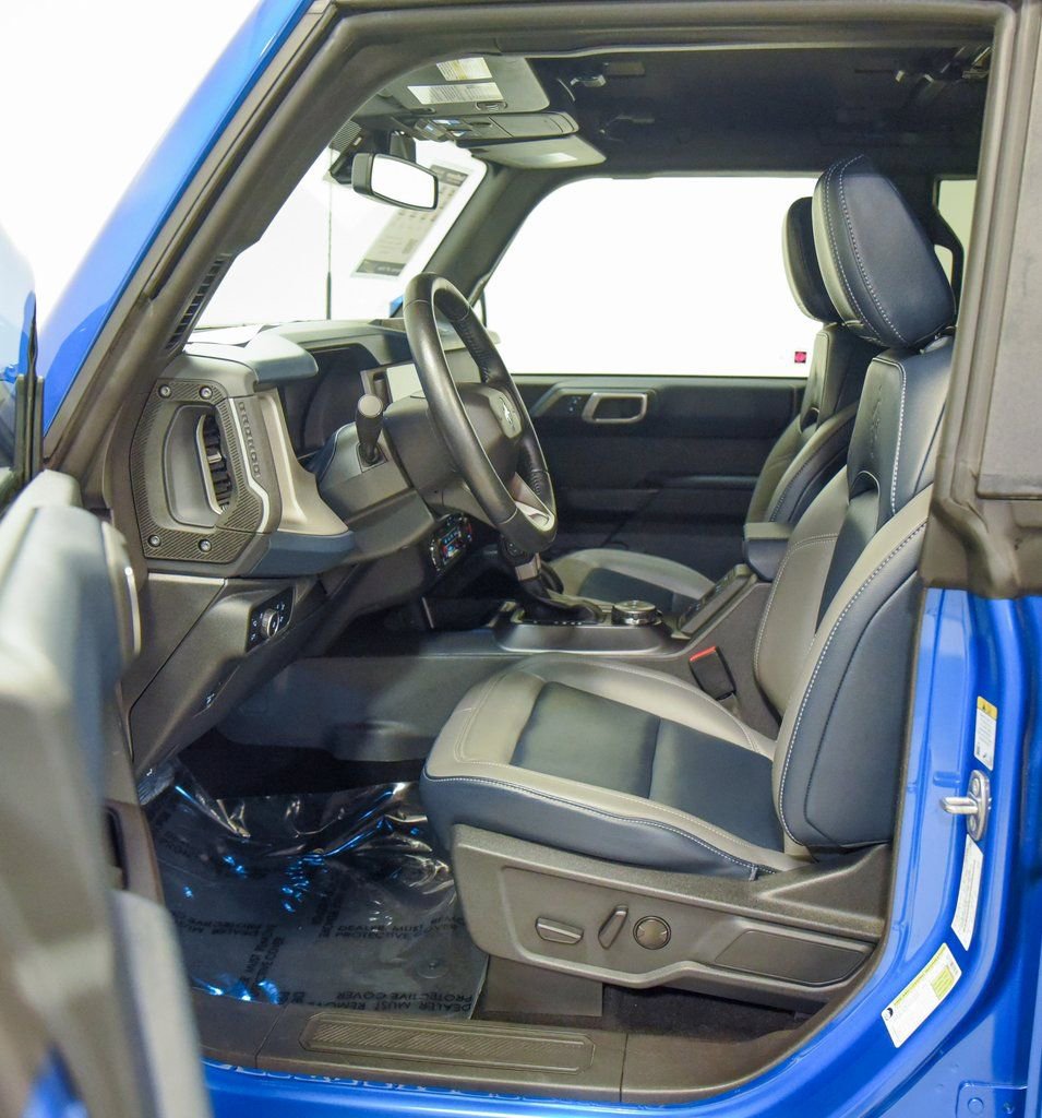 Used 2024 Ford Bronco Outer Banks AWD/4WD image 2