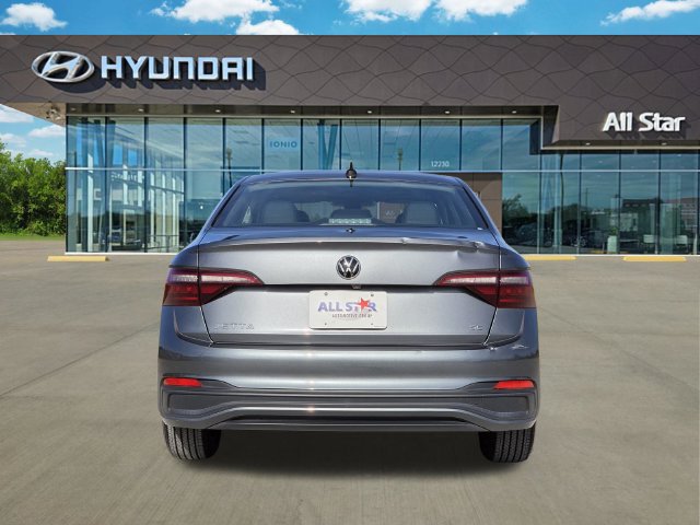 Used 2023 Volkswagen Jetta SE FWD image 6