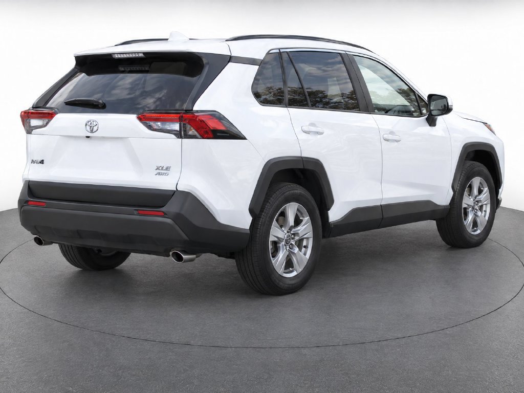 Used 2025 Toyota RAV4 XLE AWD/4WD image 5