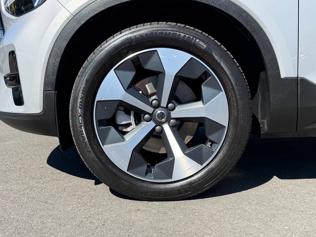 Used 2024 Volvo XC40 B5 Core AWD/4WD image 32