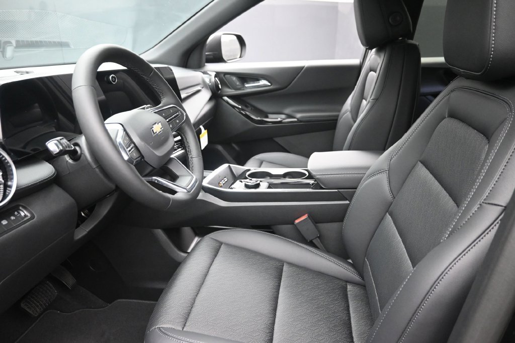 New 2027 Chevrolet Equinox LT w/ Convenience Package II AWD/4WD image 16