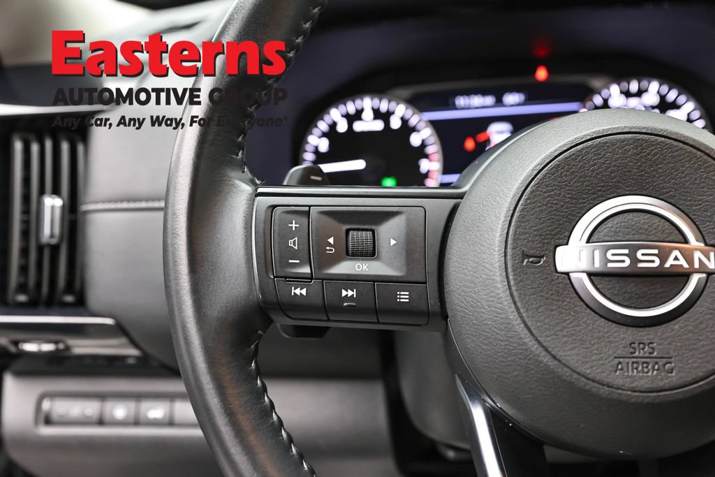 Used 2025 Nissan Pathfinder SV FWD image 15