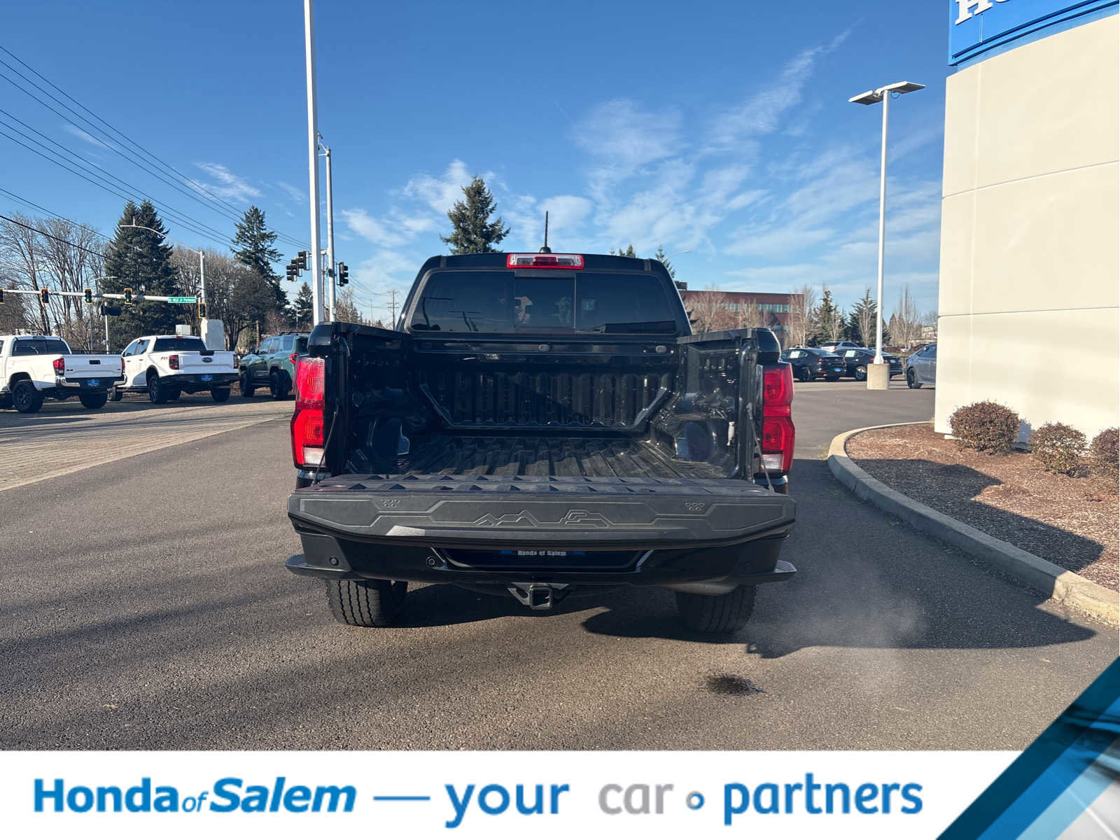 Used 2024 Chevrolet Colorado Z71 w/ Z71 Convenience Package 2 image 21