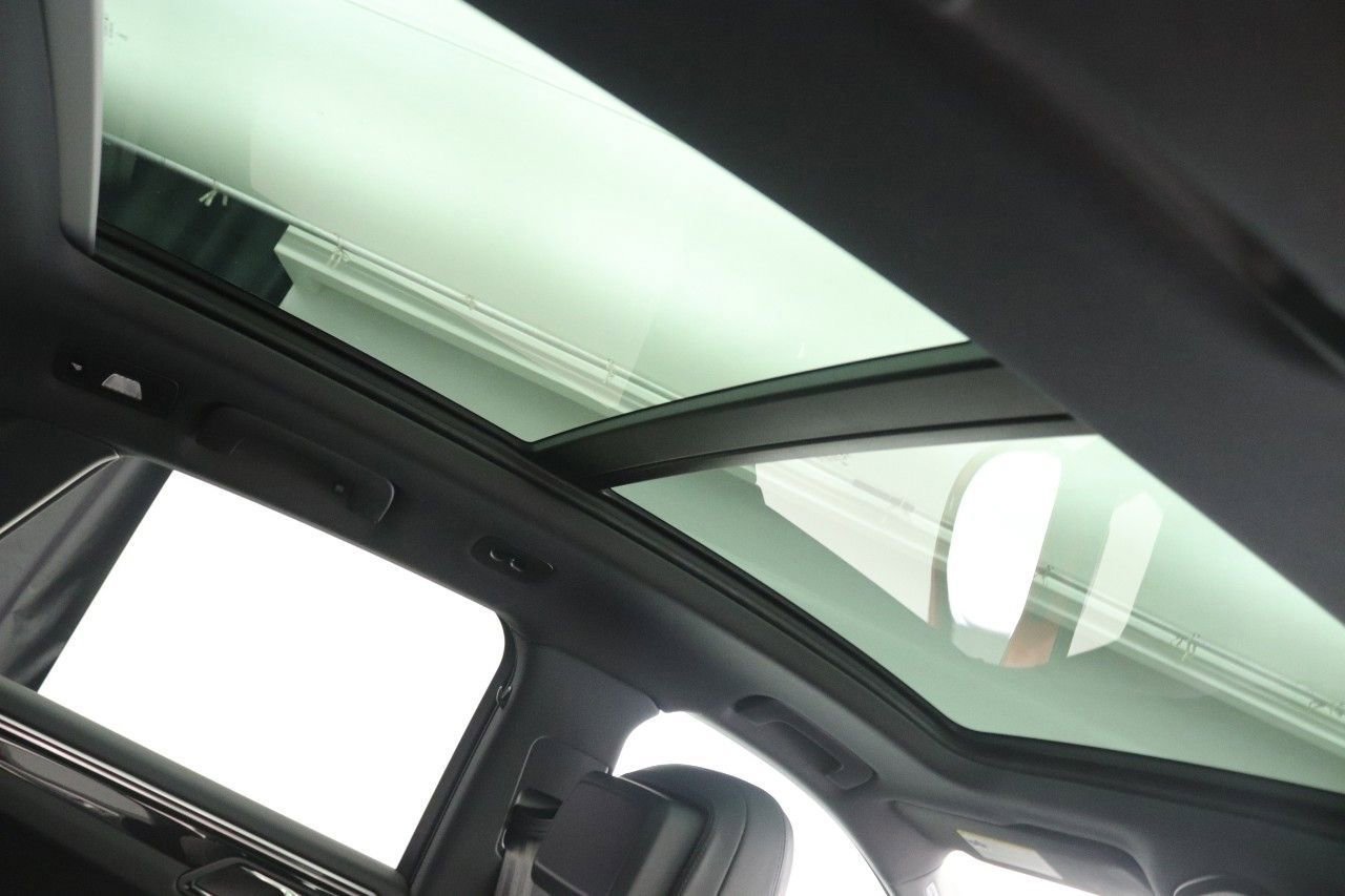 Used 2023 Porsche Macan Turbo image 25