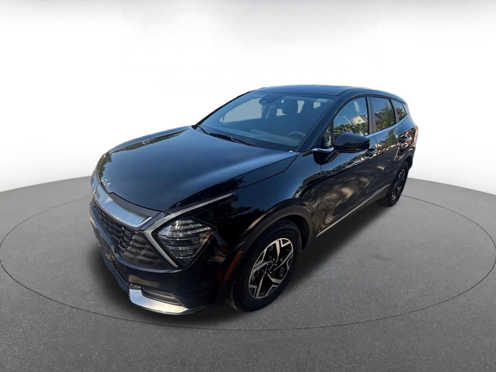 Used 2025 Kia Sportage LX image 3